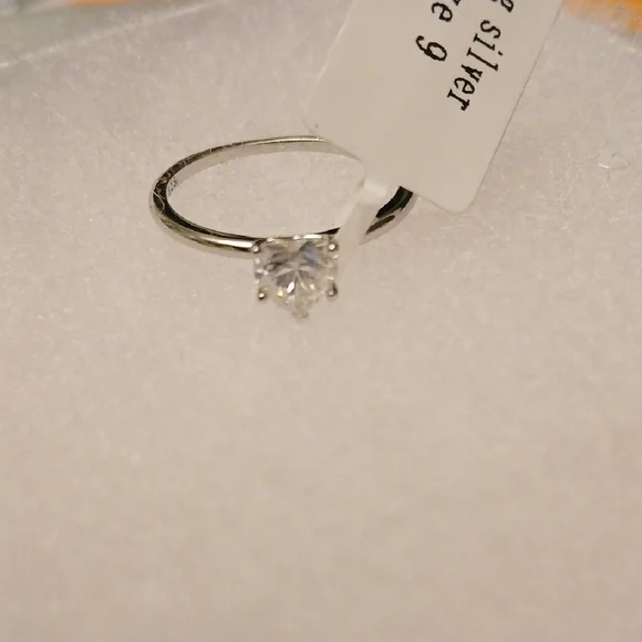 Sterling Silver 925 0.8ct Moissanite Heart Size 9 Ring - Picture 1 of 4
